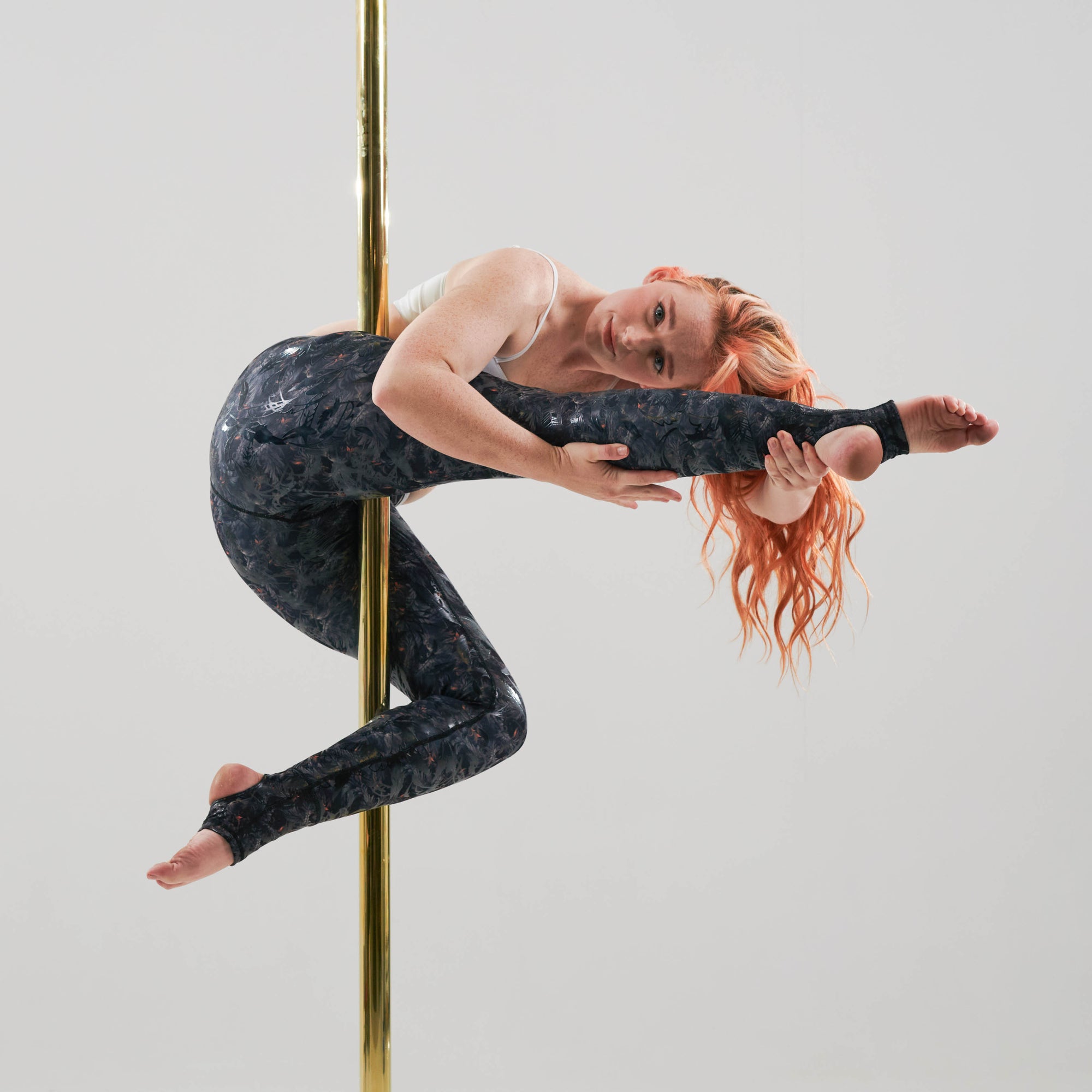 pole dancer in a pole wearing sfh sticky leggings in phoenix