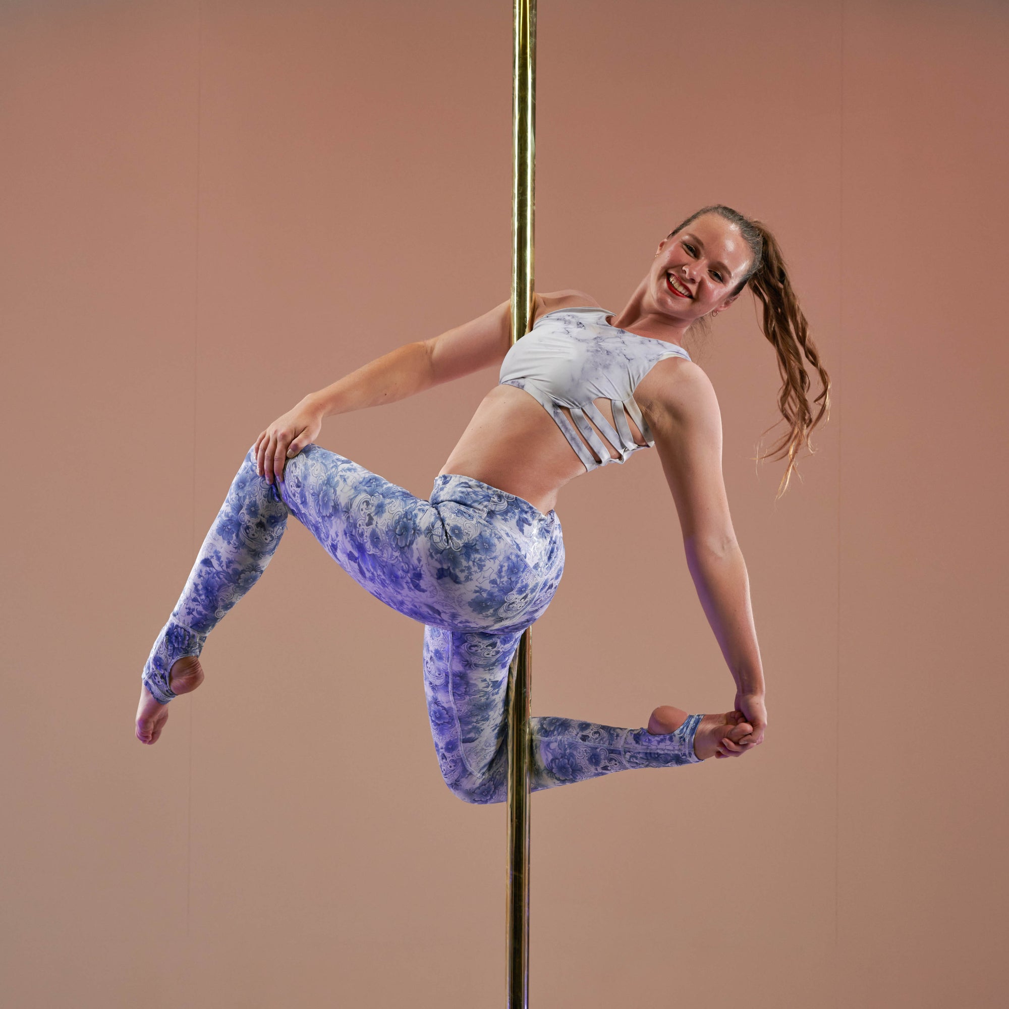 pole dancer in sfh sticky baroque skull leggings