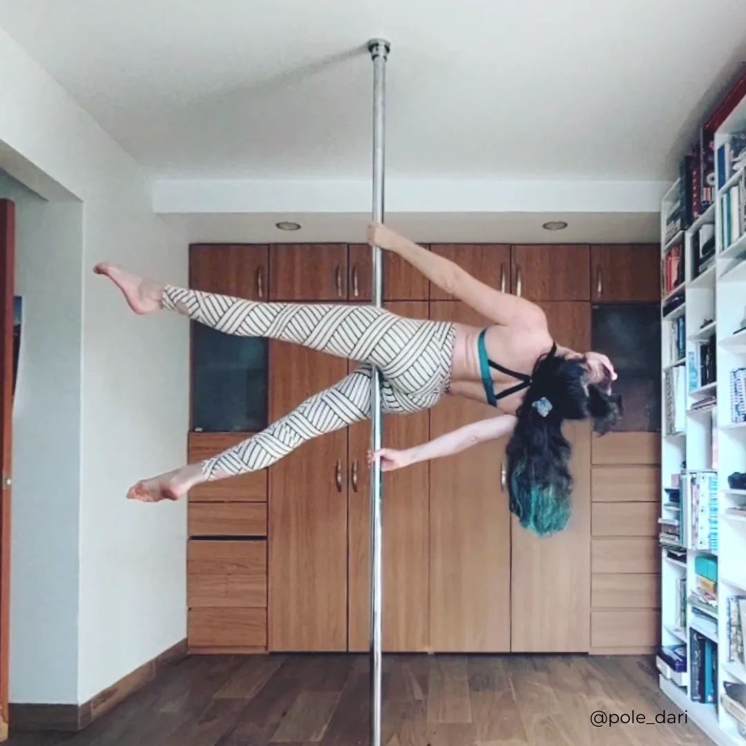 pole dancer in sfh sticky geometric in vanilla