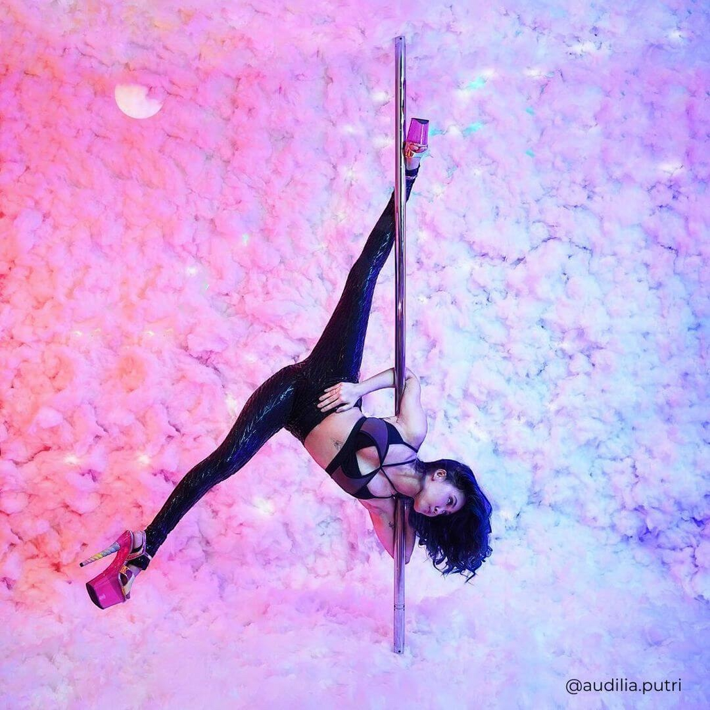 Predator Anchor grip pole leggings with stirrup in Midnight Black fishnet print
