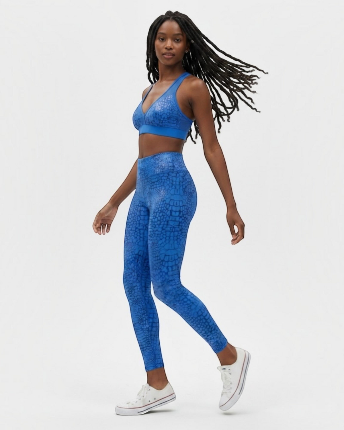 Pole dancer wearing Abyss croc grip leggings