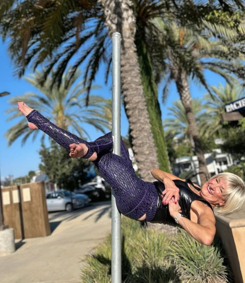 pole dancer in sticky pole wear leggings