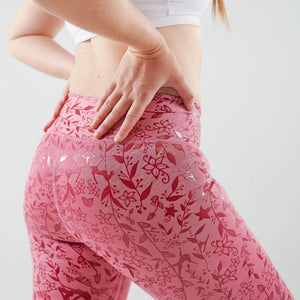pole dancer in sfh sticky ivy leggings in rose