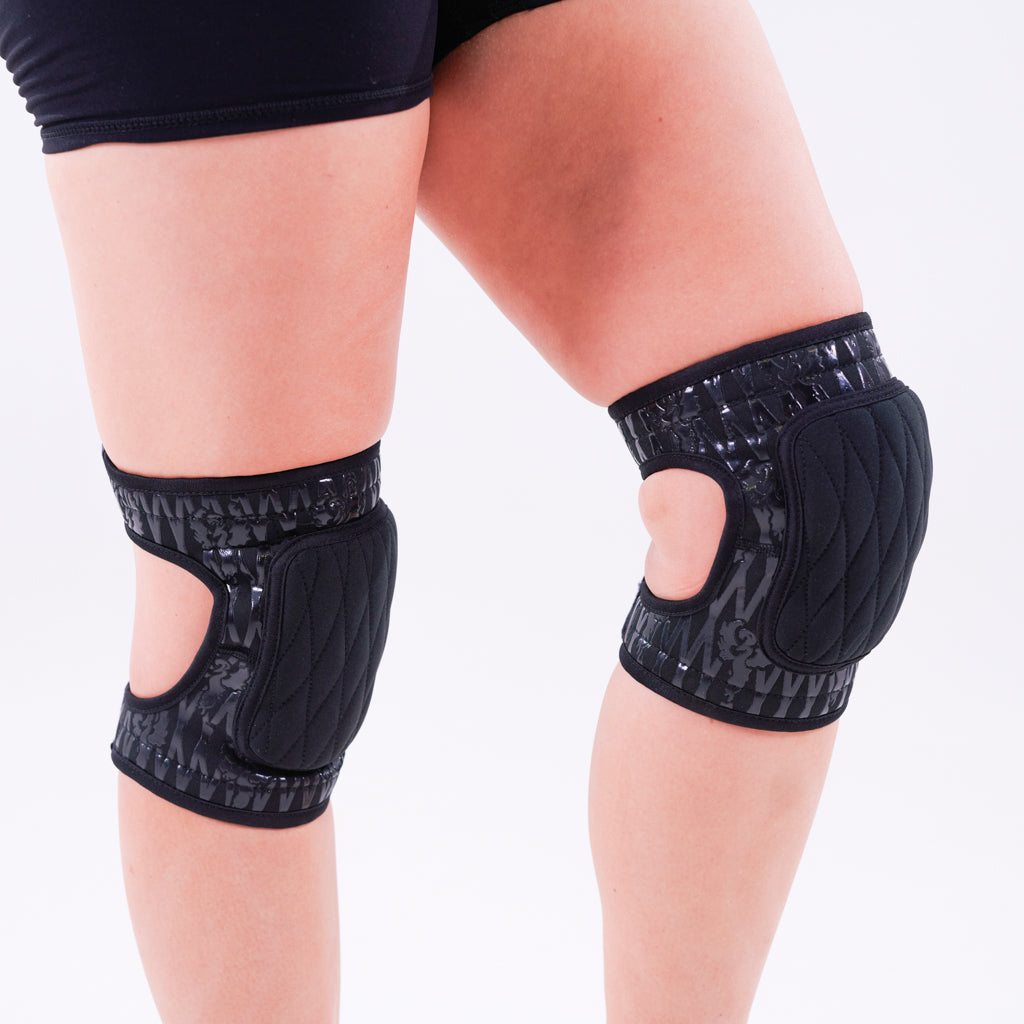 pole dancer in sticky velcro gel knee pads in black